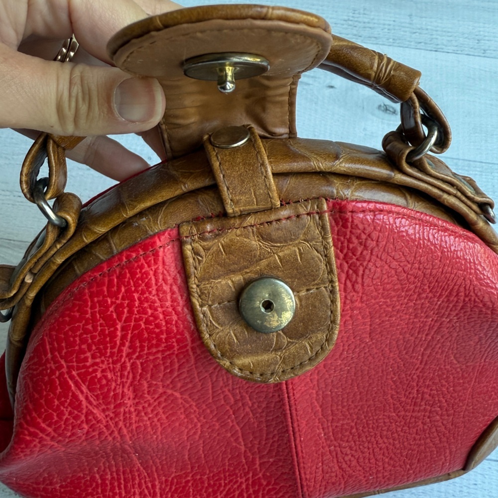 Vintage Jackson Red Faux Leather Handbag with Crossbody Strap - Picture 6 of 11